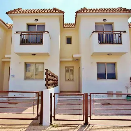 Polyxenia 2-bedroom Townhouse * بروتاراس